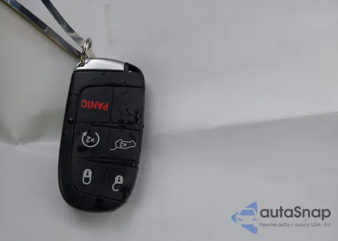 2015 Jeep Grand Cherokee Overland z USA, uszkodzony, nr VIN 1C4RJFCG0FC806900